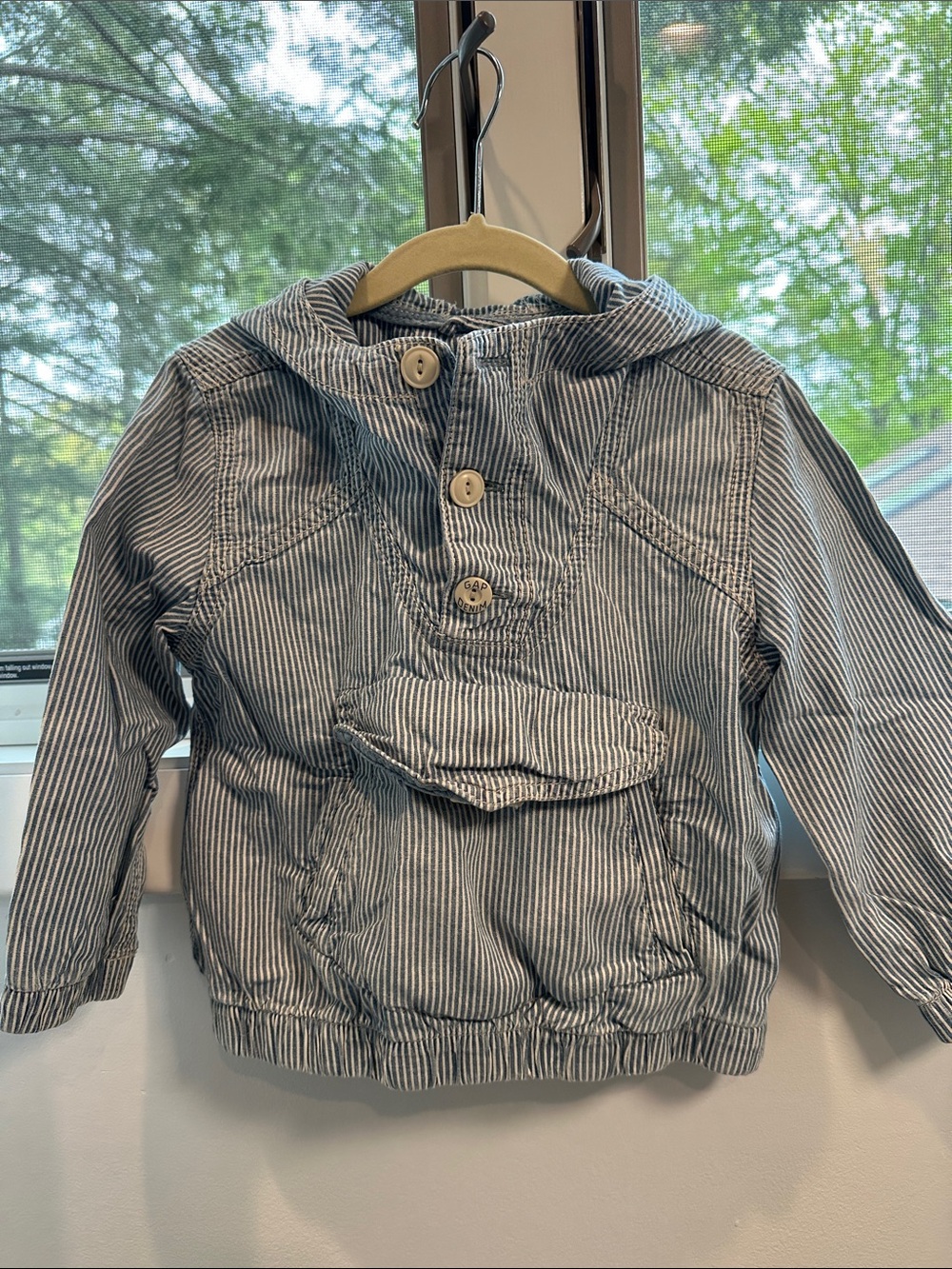 Gap lightweight pullover, toddler size 2T